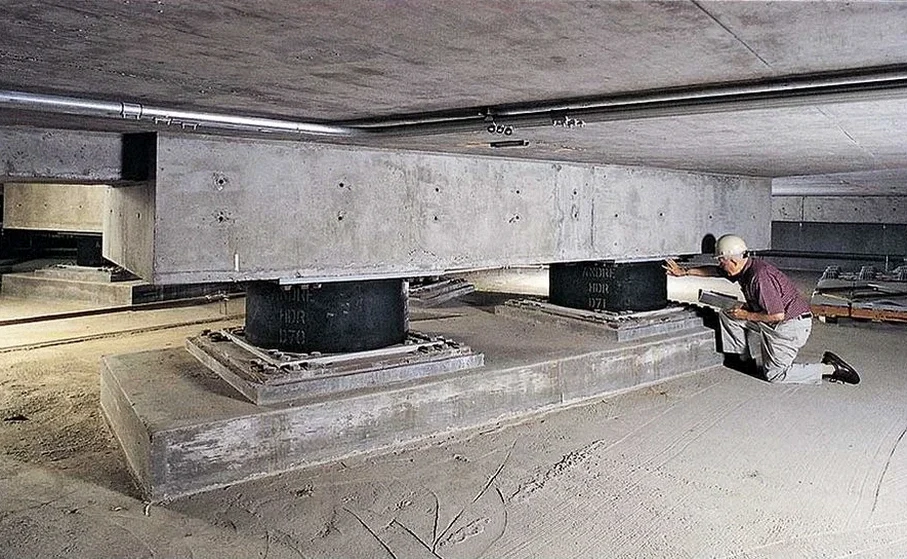 Projeto de Isolamento Sísmico de Base em Itajaí